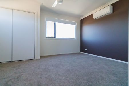 Sophisticated Three-Level Townhouse in a Sought-After Pocket - Photo 3