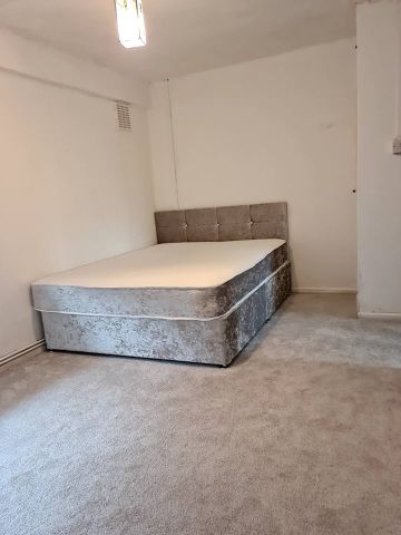 1 Bed Flat, Brighton, BN2 - Photo 2