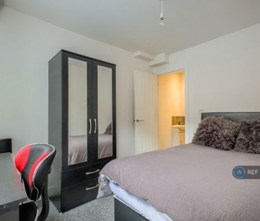 1 bedroom in a house share to rent - Photo 2