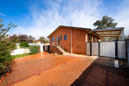 Three Bedroom Family Home - Photo 3