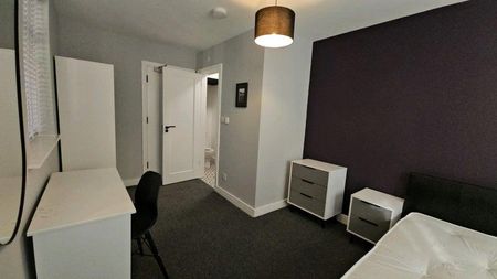 5 bedroom house of multiple occupation to rent - Photo 3