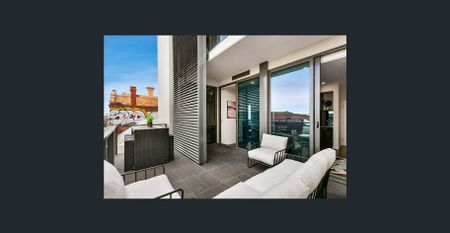 In the heart of Northcote with very large balcony! - Photo 2