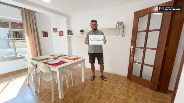 Single Bed in Rooms for rent in 4-bedroom apartment in L'Hospitalet De Llobregat - Foto 1