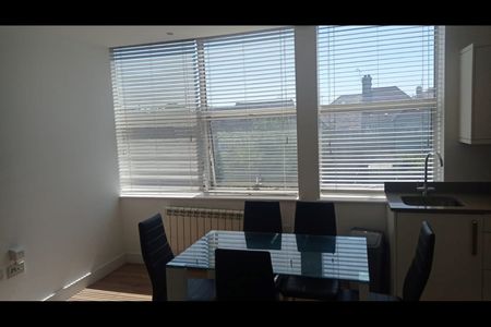 1 Bed Flat, Highfield Road, NW11 - Photo 3