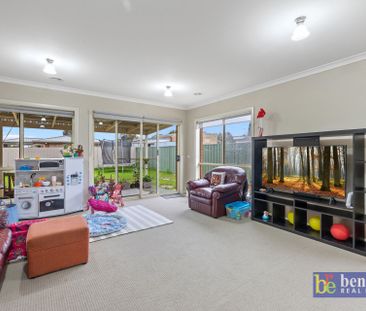 Spacious & Comfortable Family Home Near Lake Weeroona - Photo 6