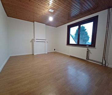 Charmante woning met 3 kamers, 2 garages en tuin te Deurle - Photo 3