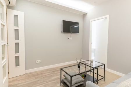 Carrer de Prats de Molló, Barcelona, Catalonia 08021 - Photo 2