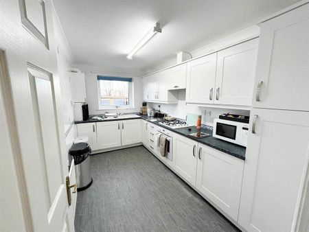 2 bedroom flat to rent - Photo 5