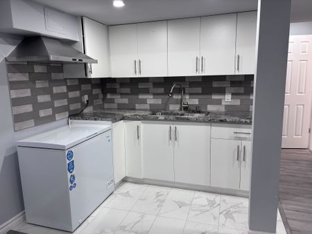 For Lease - 4272 Murvel Avenue Unit# Lower, Burlington, Ontario - Photo 5