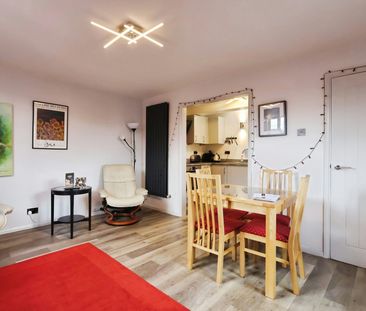 Flat to rent on - Photo 1