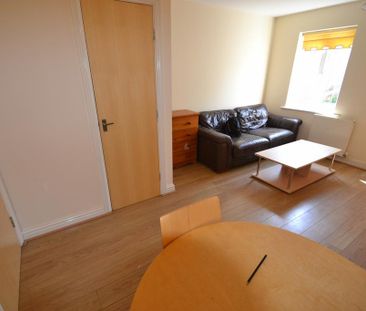 4 bedroom townhouse to rent - Photo 2