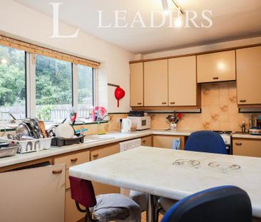 2 bedroom semi-detached house to rent - Photo 6