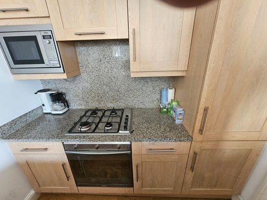 1 bedroom in a flat share to rent - Photo 1