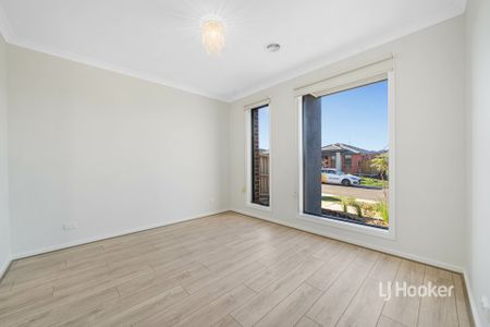 9 Fabius Way, Manor Lakes VIC - Photo 4
