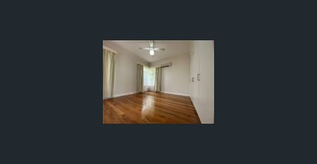 Spacious family home in a prime position - Photo 2