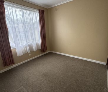 Charming three-bedroom home available for lease. - Photo 4