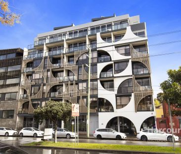 Stylish Modern Apartment Moments from North Melbourne Station - Photo 3