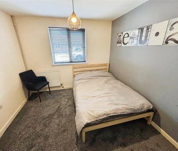 1 bedroom in a house share to rent - Photo 2