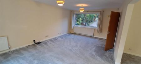 4 bedroom detached house to rent - Photo 2