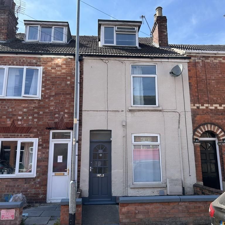 2 bedroom terraced house to rent - Photo 1