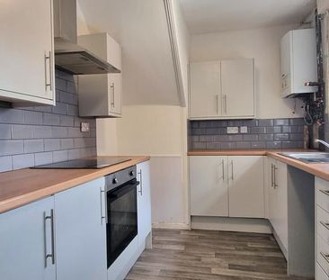 2 bedroom ground floor flat to rent - Photo 2