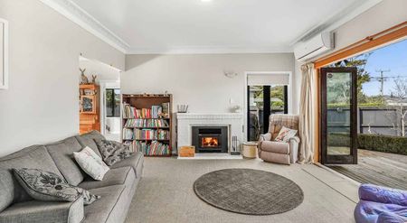 3 bedroom beauty in East Street Hamilton - Photo 3