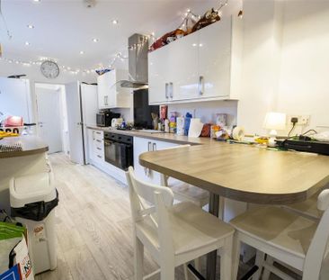 6 bedroom house to rent - Photo 2