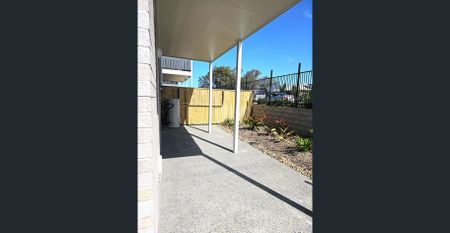 GREAT LOCATION-NEAR NEW FULLY DUCTED 3 BED 2 BATH TOWNHOUSE - Photo 3