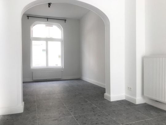 Gerenoveerd en ruim karakterpand vlakbij station Gent Dampoort en historisch centrum Gent - Photo 1