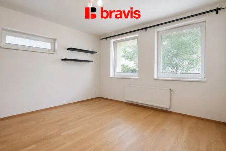 Pronájem bytu 3+kk, Šlapanice u Brna, ul. Brněnská Pole, terasa se zahrádkou, garážové stání - Fotografie 5