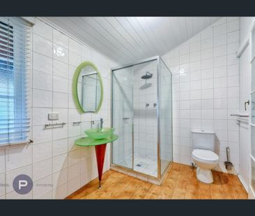 Timeless Queenslander Elegance, Just 10 Minutes from the CBD - Photo 4