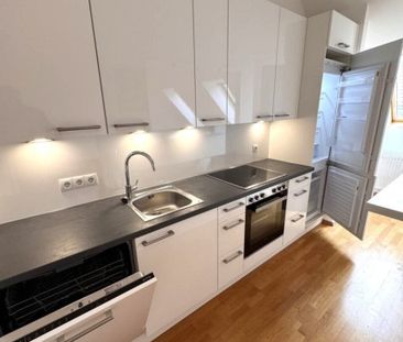 Provisionsfrei: Schöne 57m² DG-Wohnung mit Einbauküche und Lift - 1... - Photo 3