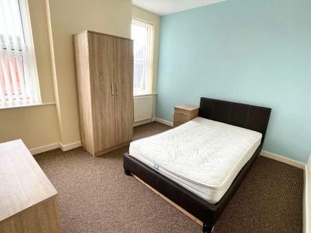 4 bedroom terraced house to rent - Photo 5