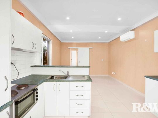 COSY GRANNY FLAT! - Photo 1