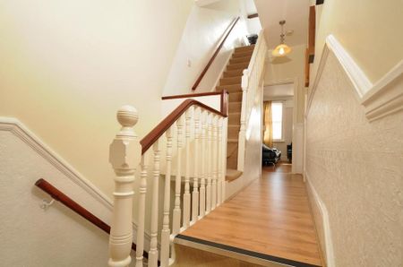 4 bedroom flat to rent - Photo 3
