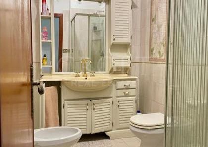 Monteverde Vecchio-Terrace: Furnished 2 Bedroom, 2 Bath, spacious kitchen, living, large private terrace and garden. Bright, silent, near shops, services and transport, located on a quite street in a well kept building. Possible parking. Ref 2375
