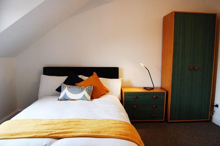 4 bedroom terraced house to rent - Photo 5