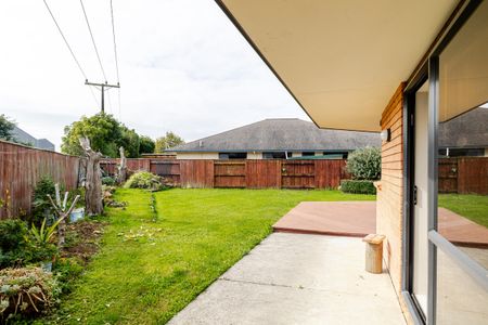 Large Family Home on Royal Oak! - Photo 4