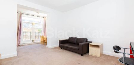 Spacious one bedroom flat set within a period house in the heart of Marylebone - Photo 2