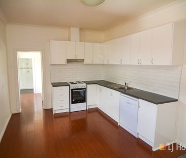 WELL PRESENTED 2 BEDROOM COTTAGE - Photo 6