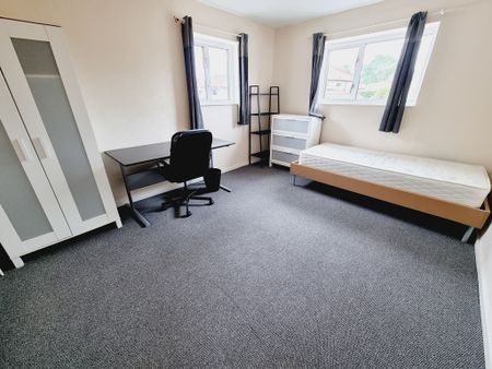 4 Bed Student Accommodation - Photo 3