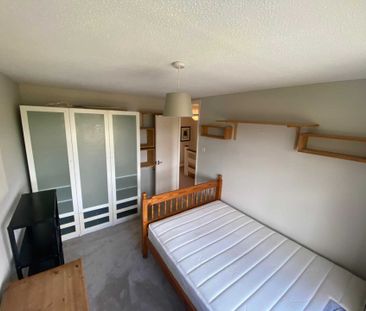 Broadacres, Guildford - Photo 3