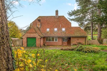 A charming four bedroom home in on the edge of Whitchurch. *Please note: Rolling break clause after 6 months* - Photo 3