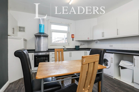 2 bedroom flat to rent - Photo 4