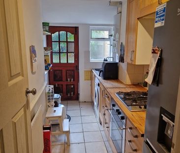 1 Bed Flat, Robinson Road, SW17 - Photo 3