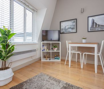 Battersea Rise - Photo 1