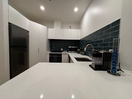 Location, Style, and Convenience All in One - Photo 4