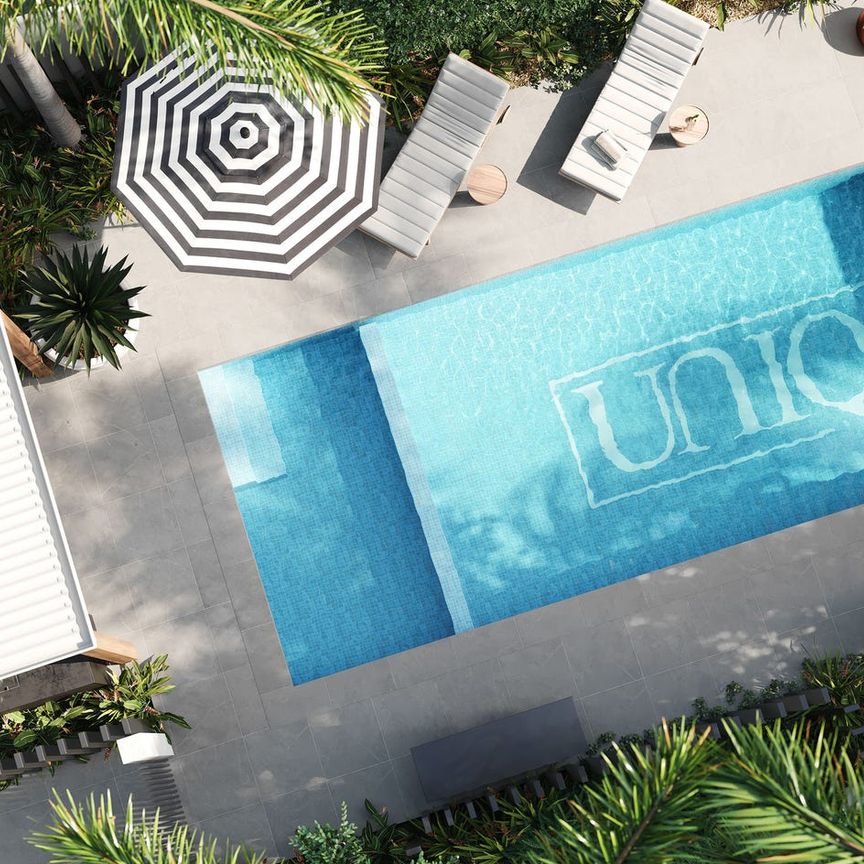 Luxurious 3 Bed + Study Villa in Prestigious Bundall Complex - Photo 1