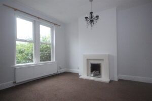 3 BEDROOM House - Terraced - Photo 3