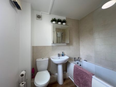 1 bedroom Maisonette - Walnut Tree Close, Stevenage - Photo 4